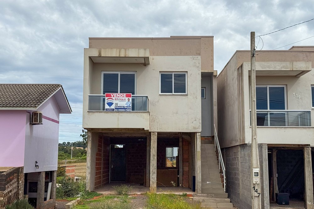 Casa sob pilotis a venda no Bairro Liberdade com excelente custo benefício