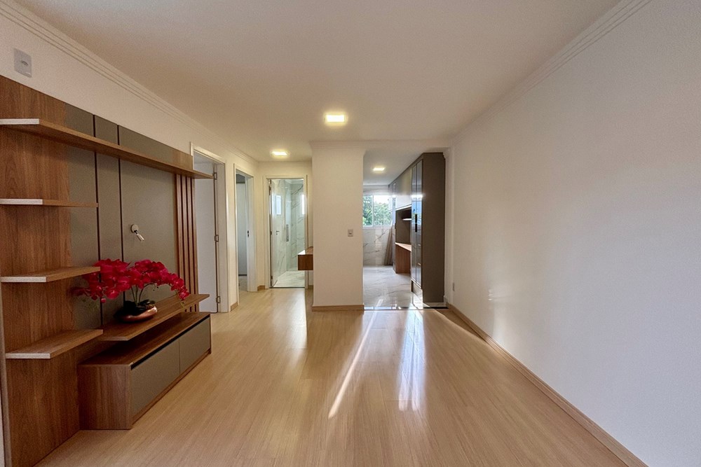 APARTAMENTO SEMI MOBILIADO COM SACADA, CHURRASQUEIRA,  DOIS QUARTOS E UM BOX NO KOLLER ERECHIM/RS