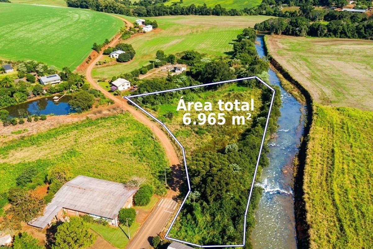 CHACARA COM RIACHO E ÁREA VERDE