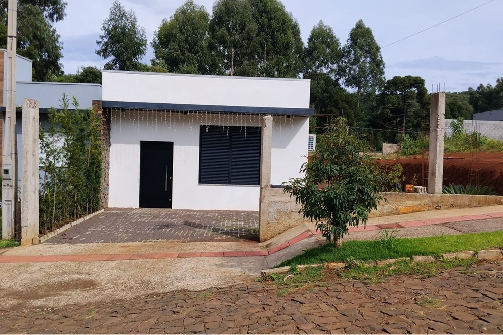 Casa com terreno de 384 m² e estrutura para 2º pavimento | Rua Domingos Zulian Bairro Cristal - Erechim