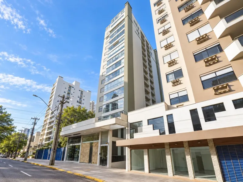 APARTAMENTO SEMIMOBILIADO PADRÃO CONSTRUTIVO FUZINATTO COM 3 DORMITÓRIOS NO CENTRO DE ERECHIM