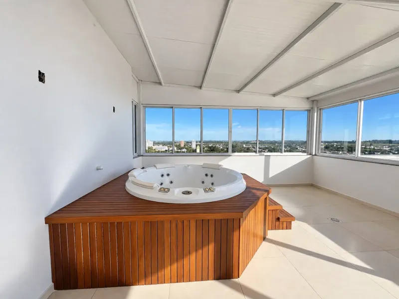 DUPLEX SEMI MOBILIADO | 3 SUÍTES | 3 VAGAS DE GARAGEM | CENTRAL | R$ 1.100.000,00