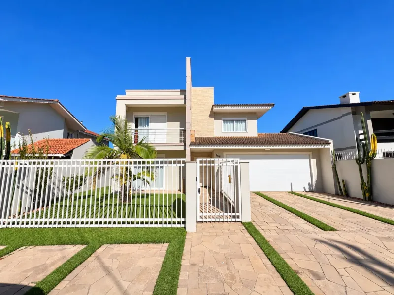 CASA COM PISCINA PRÓX AO SANTA MÔNICA