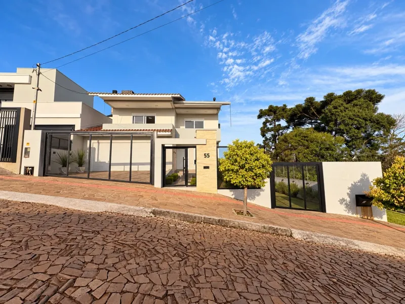 CASA À VENDA COM 3 QUARTOS NO BAIRRO CRISTAL -  ERECHIM