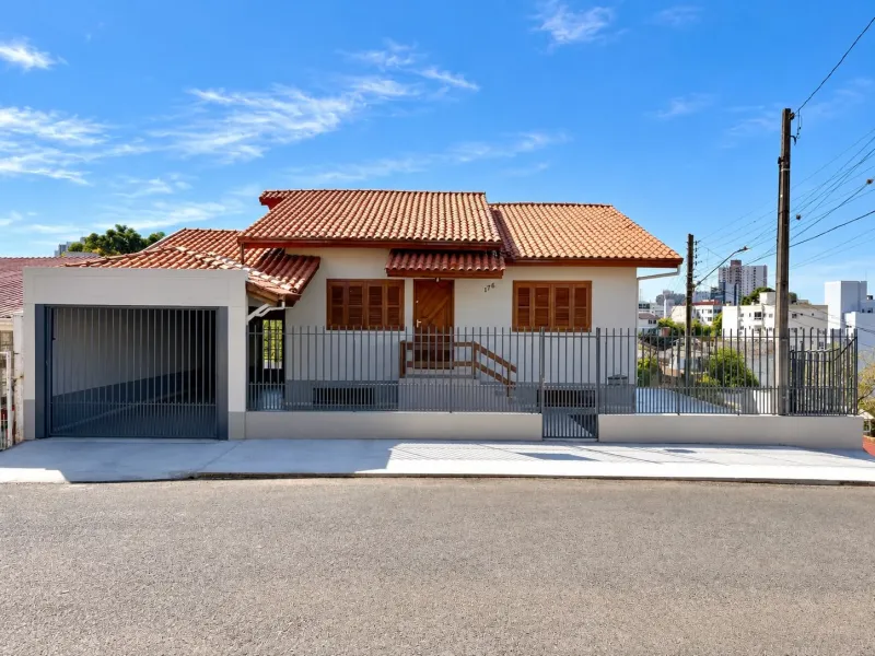 CASA DUAS MORADIAS NO CENTRO!