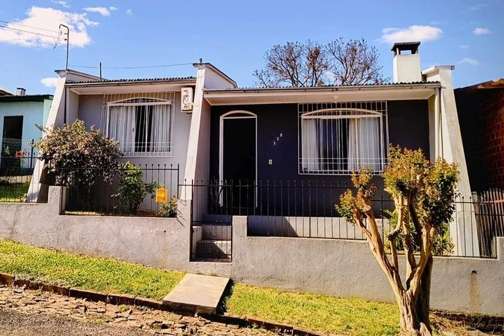 Casa no bairro Suzana em bom estado de conservação, pronta para morar.