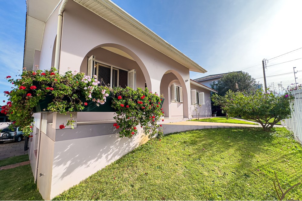 Casa e Terreno Amplo no Centro