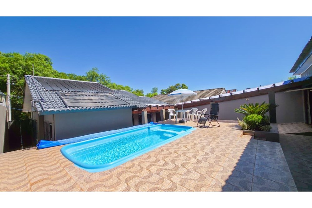 Casa com Piscina  no Bairro Colina da Lagoa