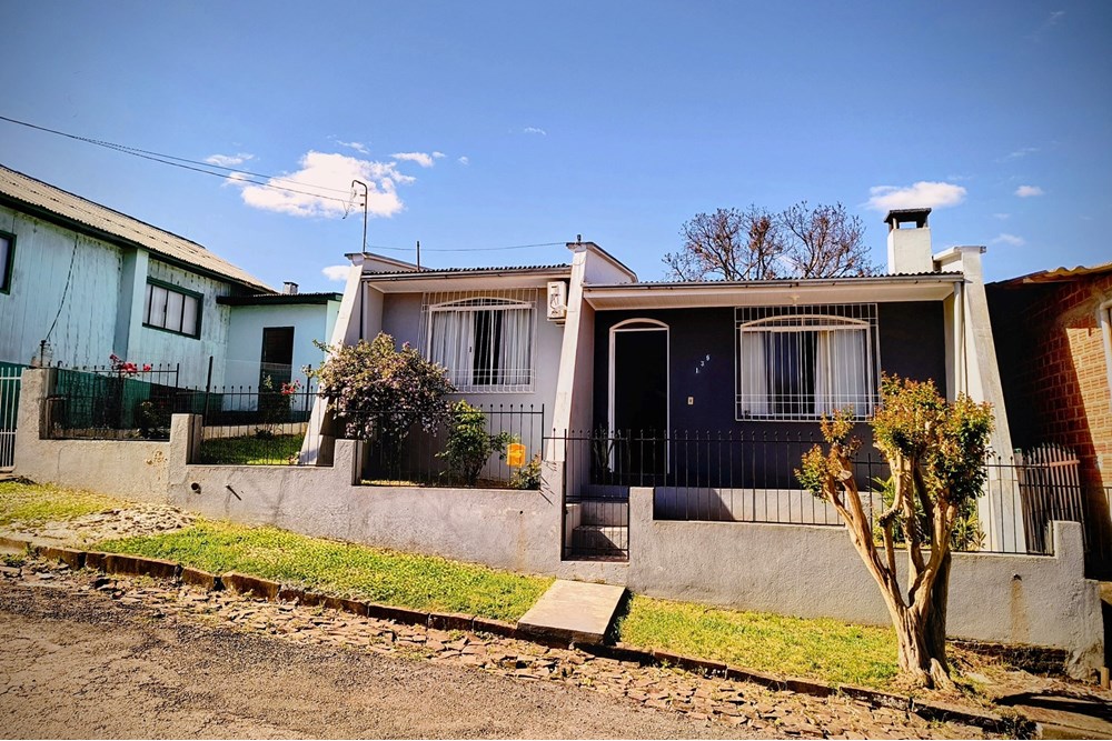 Casa no bairro Suzana em bom estado de conservação, pronta para morar.