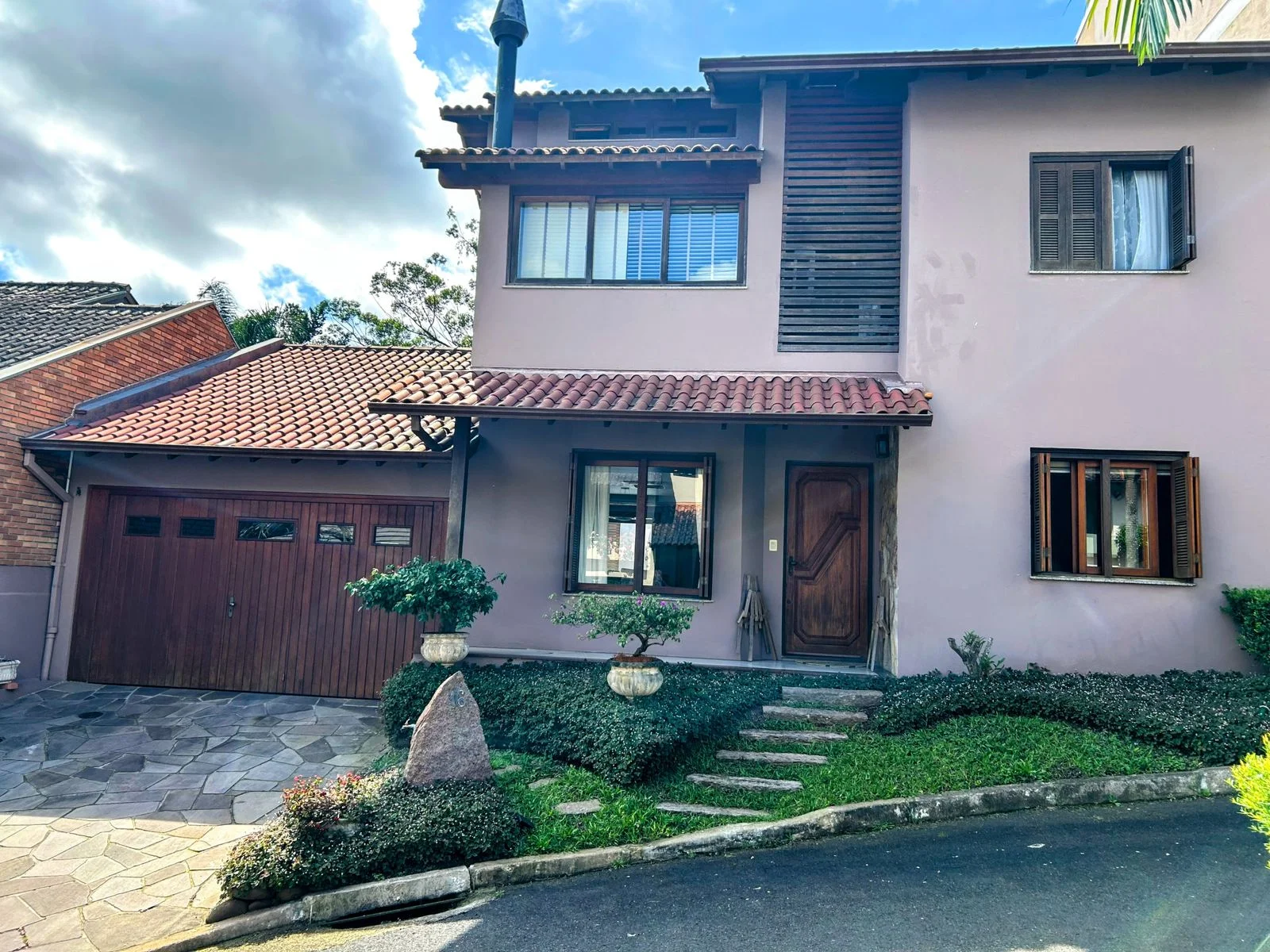 Casa em Condomínio 4 dormitórios