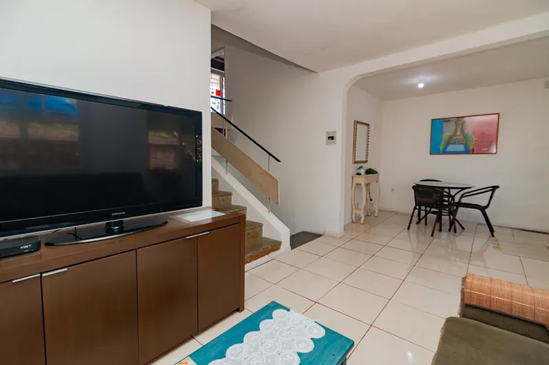Casa com 4 Dormitórios e Terreno de 300 m² na Medianeira — Espaço para Realizar Seus Projetos!