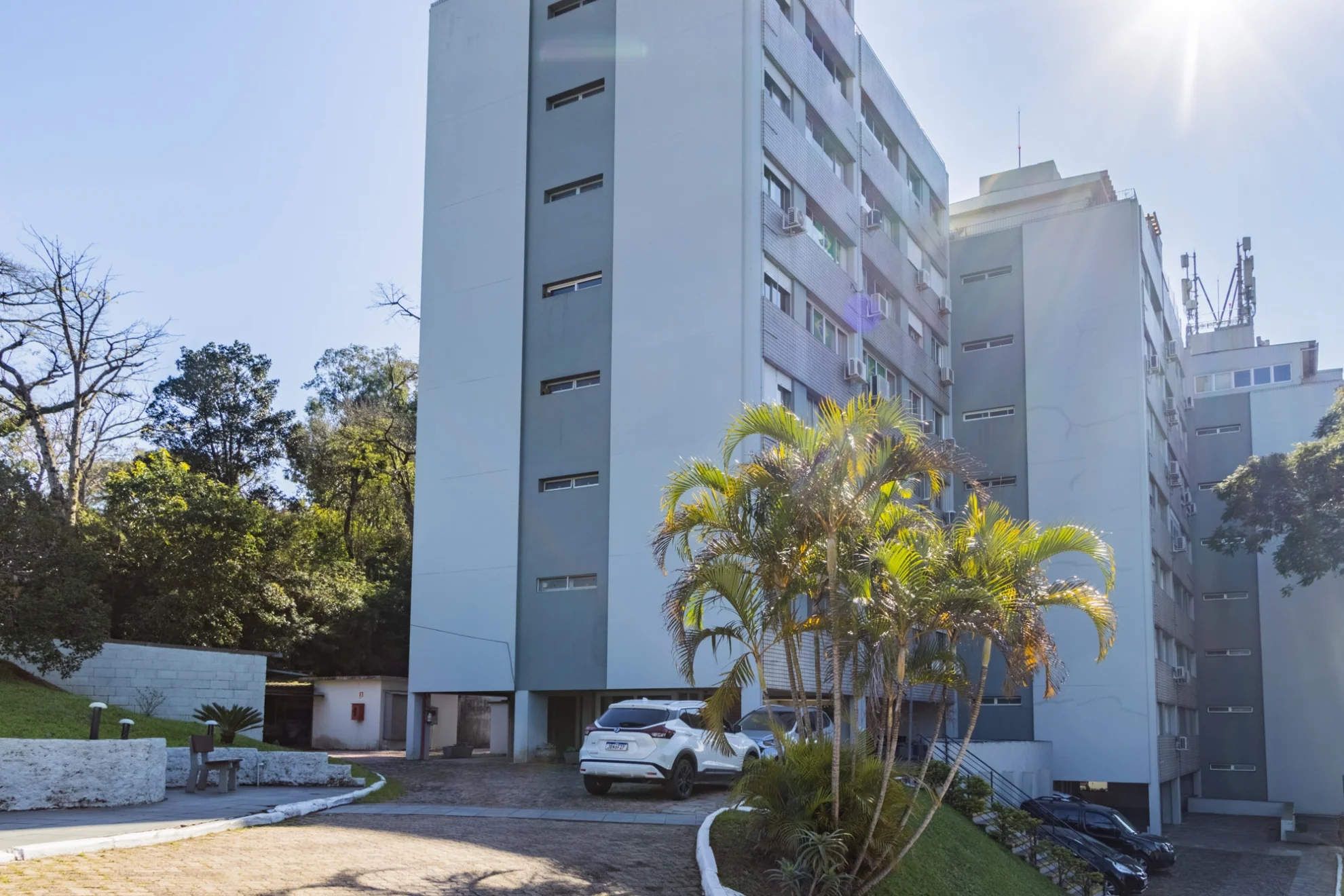 Um Apartamento Raro: 107m², Ventilação Cruzada e Privacidade dos Dois Lados