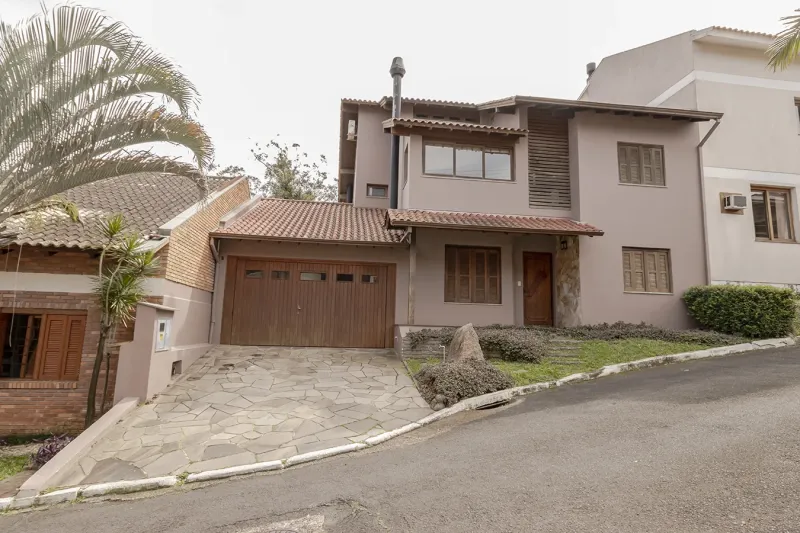 Casa em Condomínio 4 dormitórios